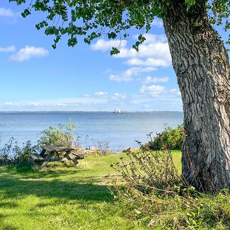 Hébergement de vacances 1 Bedroom Stunning In Vejstrup